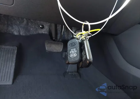 2018 Kia Sorento 3.3L Sx z USA, uszkodzony, nr VIN 5XYPKDA54JG388808